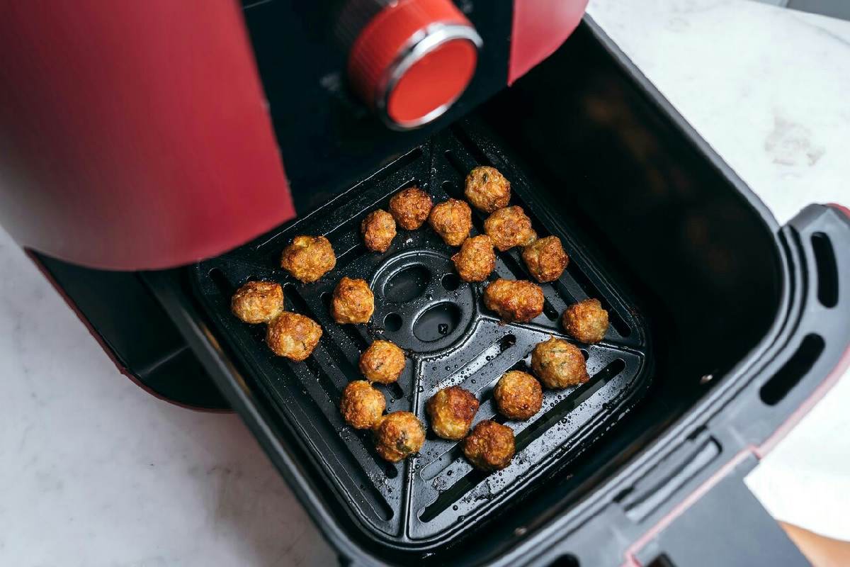 Non sapere cosa preparare a Natale: 16 ricette facili dalla tavola ai dolci con la friggitrice ad aria