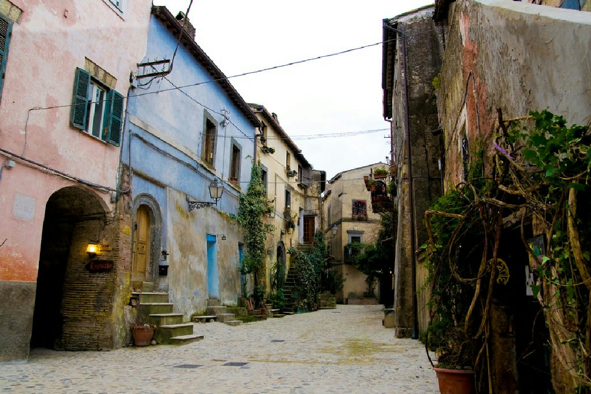 A un'ora da Roma c'è un borgo dal fascino senza tempo e con atmosfere uniche da scoprire