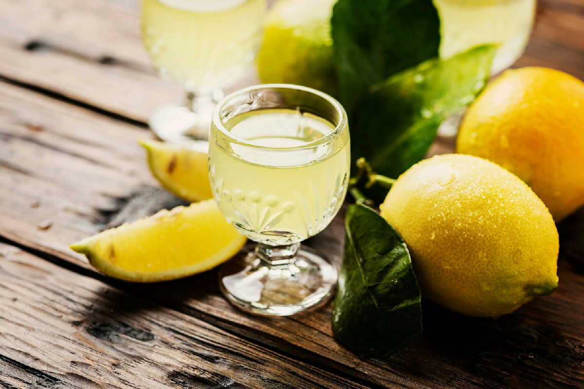 Quando la tradizione incontra il gusto: preparazione autentica del limoncello fatto in casa