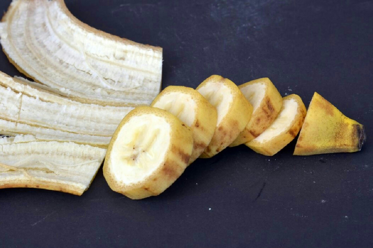 Il segreto per rinforzare le piante domestiche utilizzando la buccia di banana in modo naturale e semplice